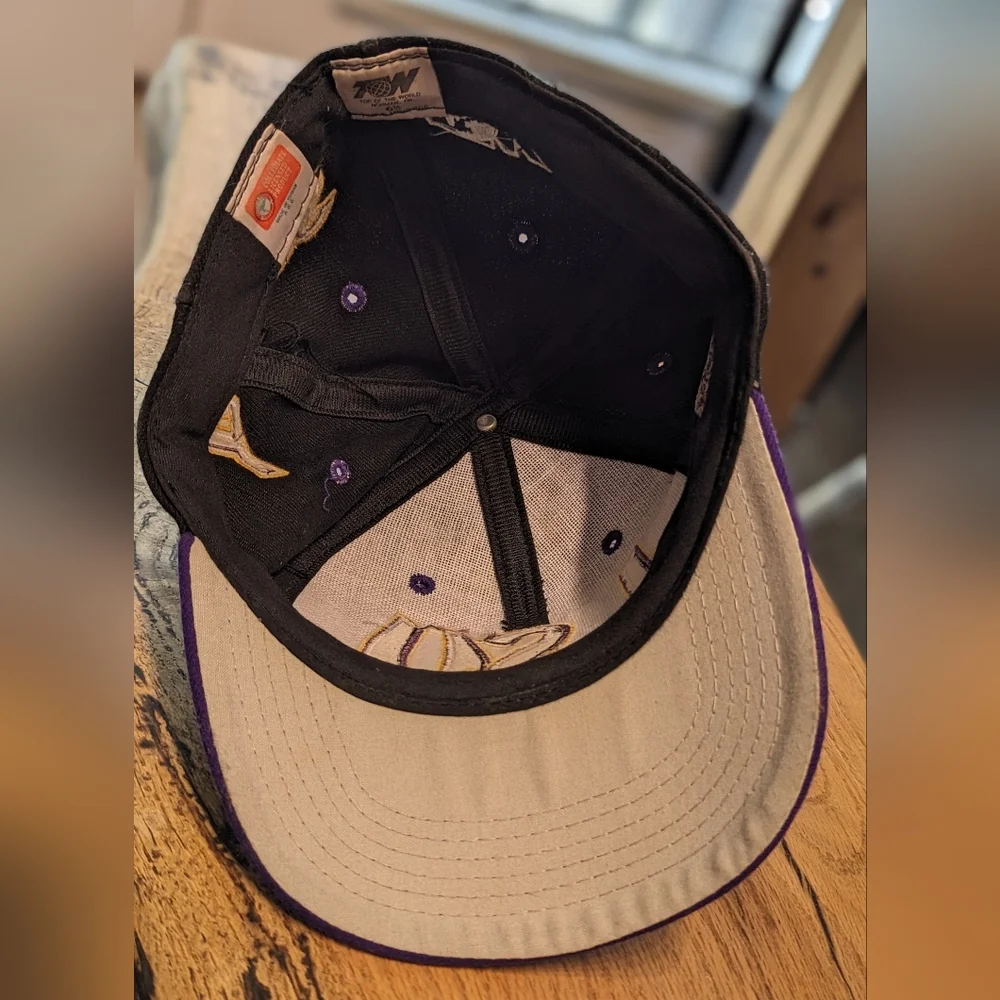LSU SUPER RARE 90s Vintage Top of the World Graffiti fitted black hat size 6 7/8